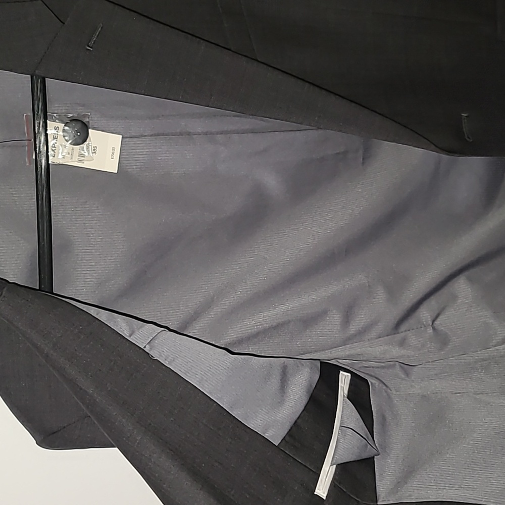 Express Suit - Picture 3 of 6